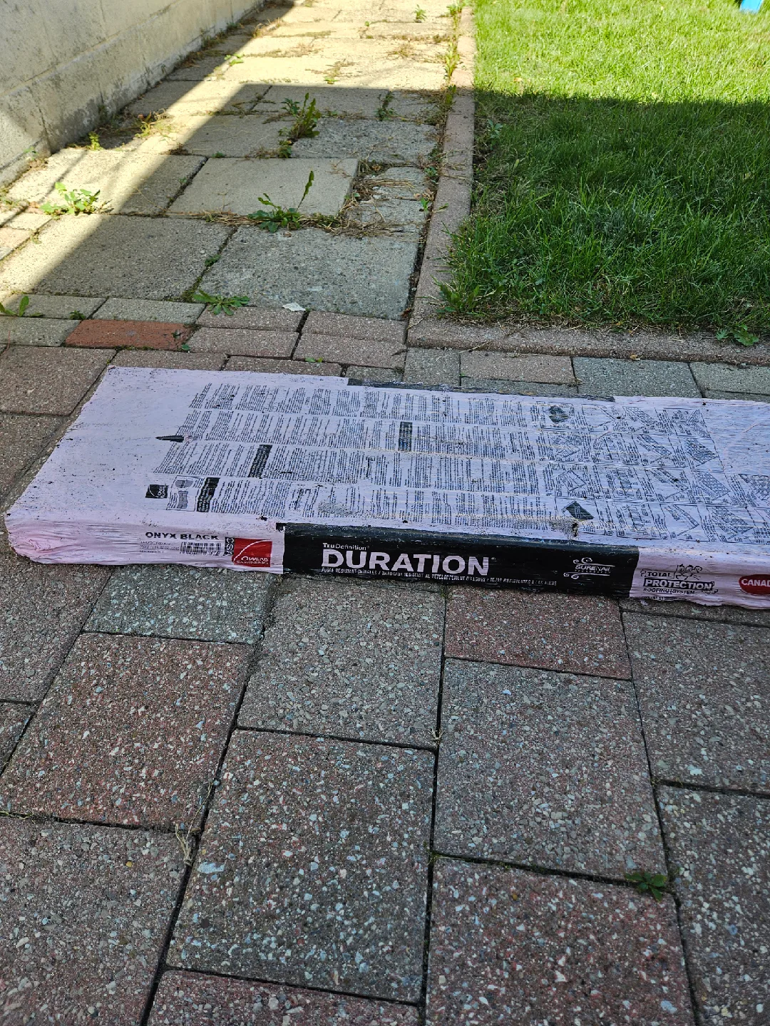 Owens Corning Duration Onyx Black Shingles thumbnail