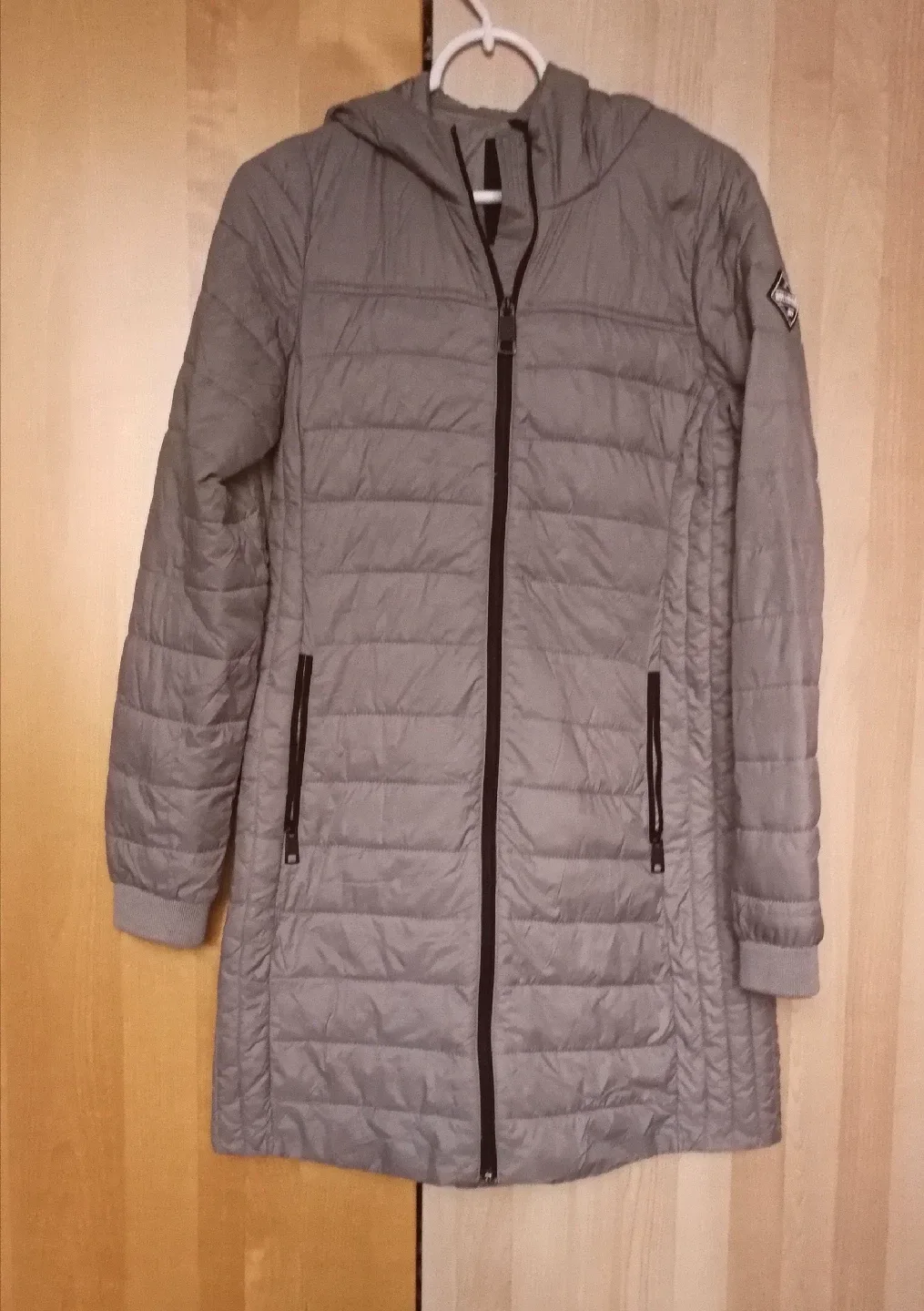 Hollister Light Puffer Jacket - Size S image indicator(2)