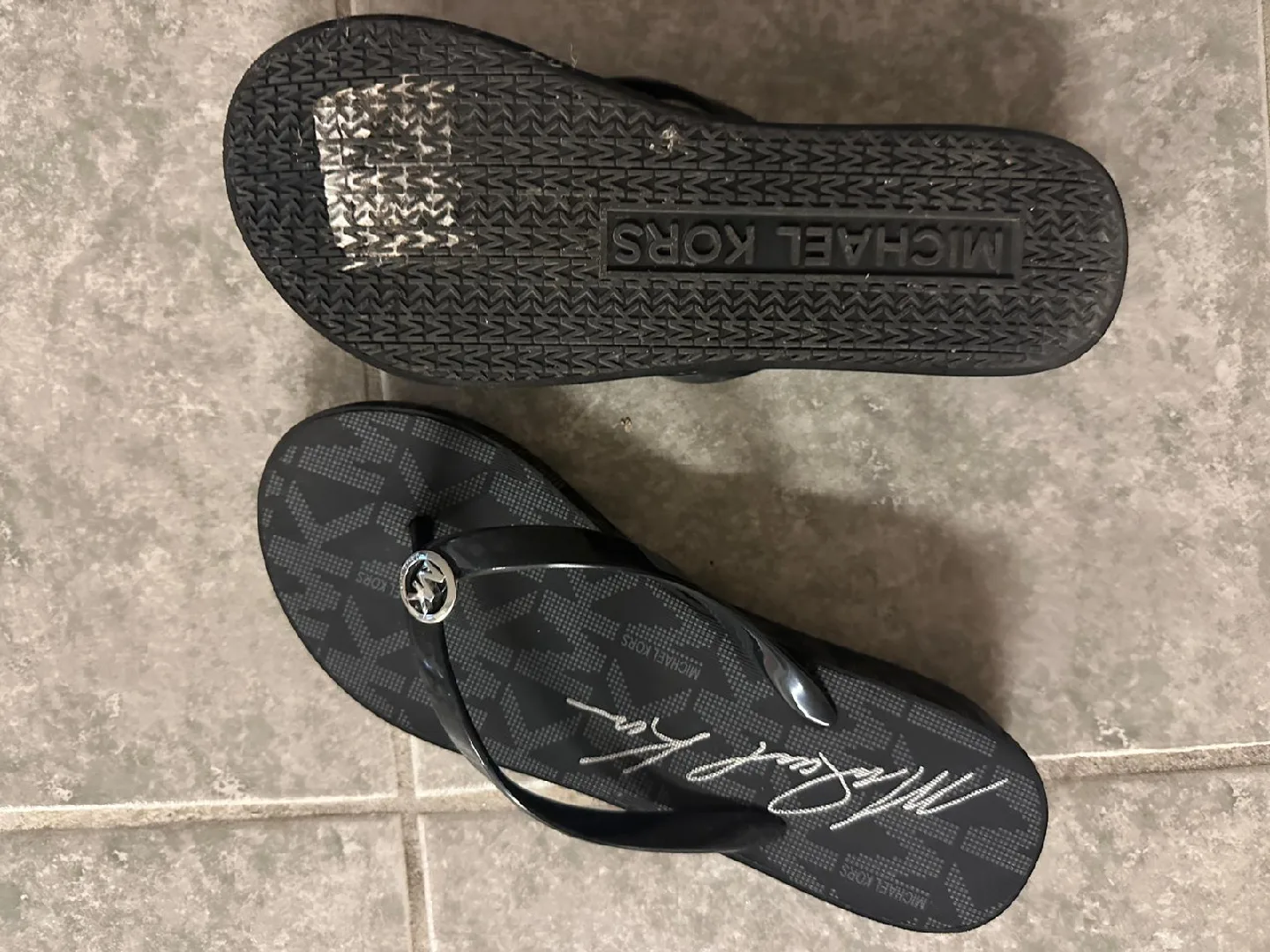 Michael Kors Black Flip Flops Size 8 image indicator(2)
