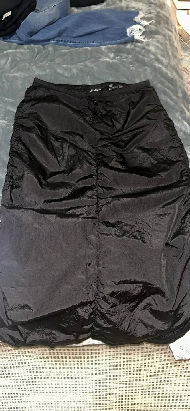 H&M Assorted Women's Tops & Skirts image indicator(3)