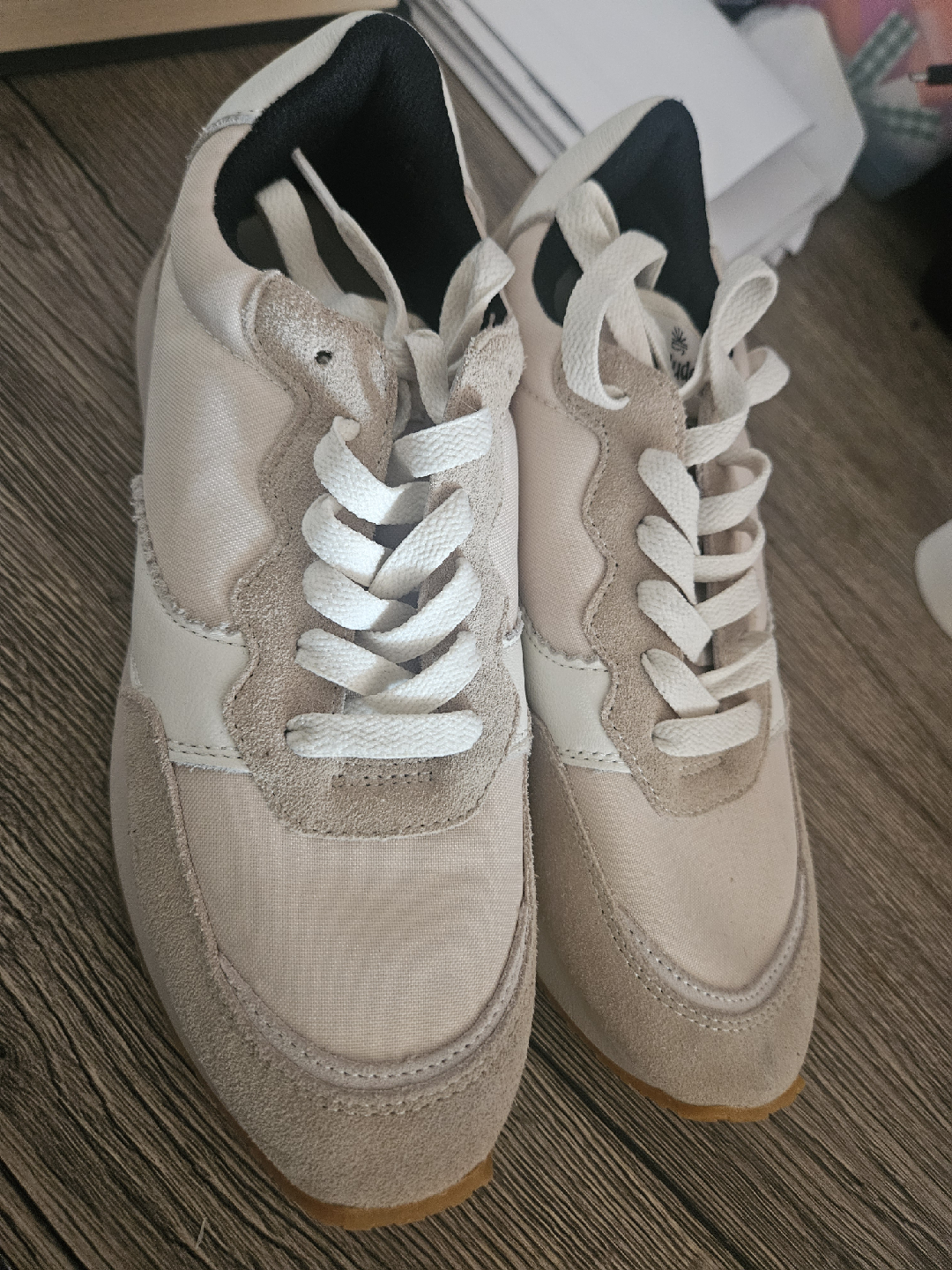 Casual Sneakers - Beige