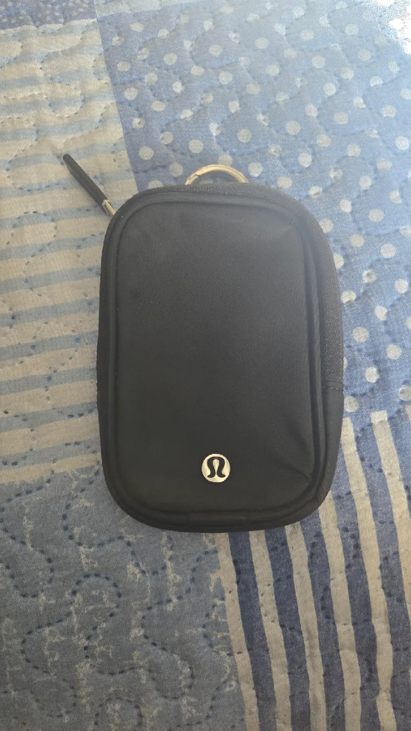Lululemon Black Pouch image indicator(2)