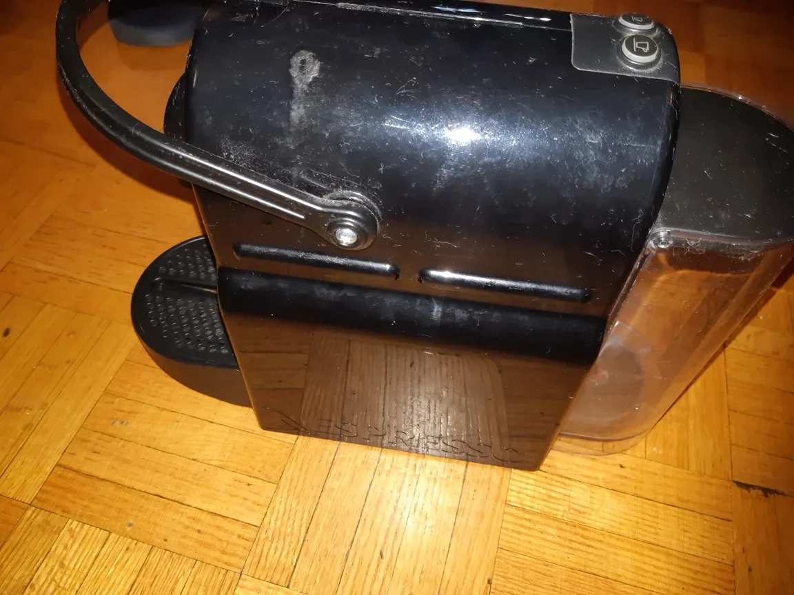 Nespresso Essenza Mini Coffee Machine - Black image indicator(2)