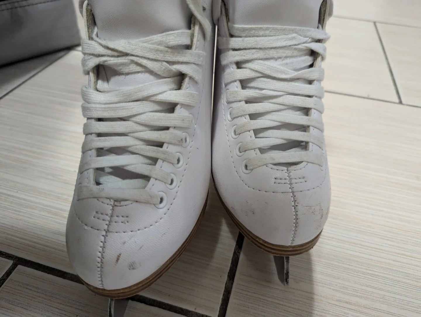 Jackson 200,Girls Figure Ice Skates_size 3 image indicator(7)