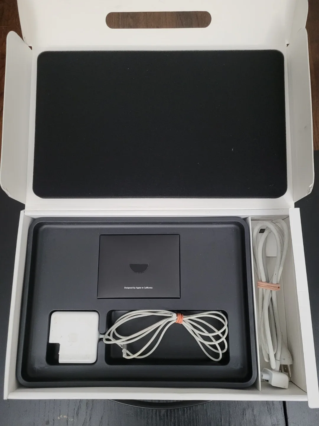 2012 Apple MacBook Pro MD101LL/A 13.3-inch Laptop image indicator(3)