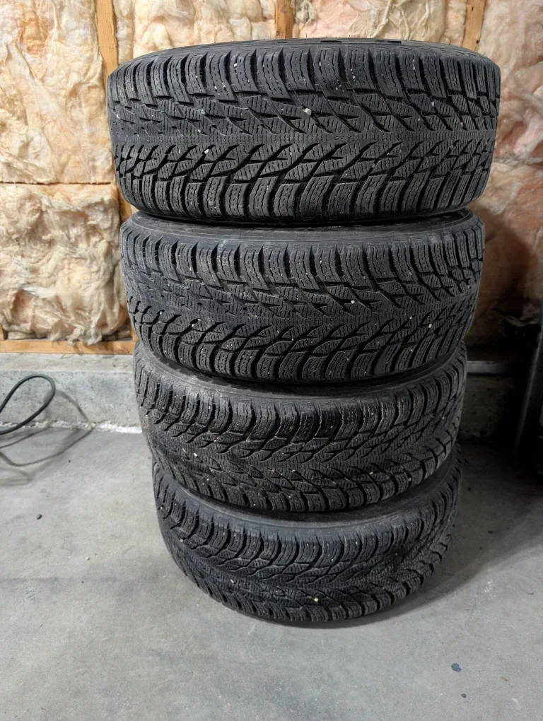 (4)-205/55R16 Winter Tires/Rims Off 2008 BMW 3 Series image indicator(9)