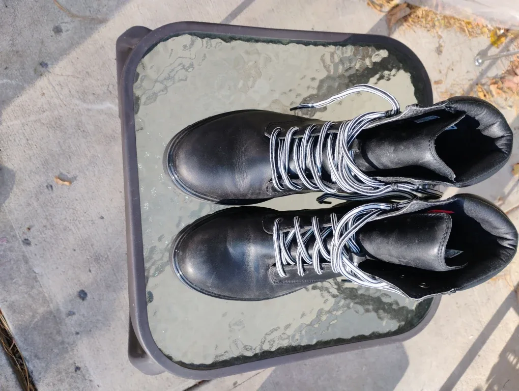 Sorel Black Leather Waterproof Boots - Men's Size 10 image indicator(4)