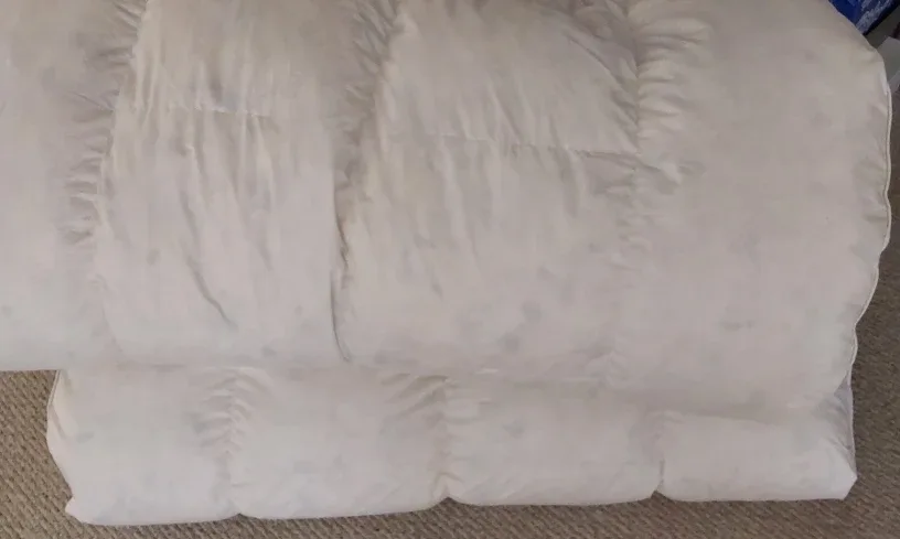 Duckdown mat for bed in excellent condition image indicator(3)