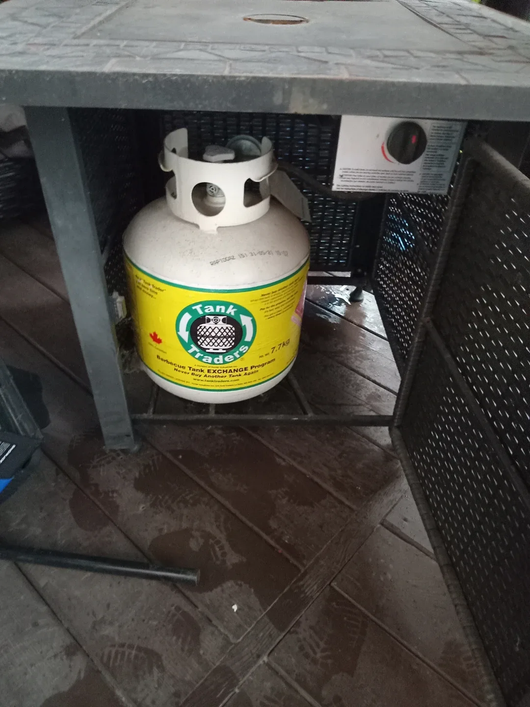 Patio Fire Table with Tank Traders Propane Tank image indicator(2)