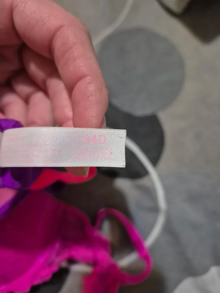 La Senza & PINK Bras - Size 34B-15$ for both image indicator(4)