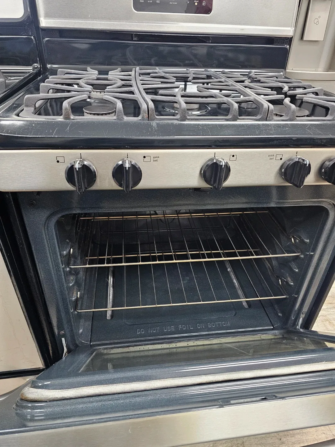 Frigidaire 30in Stainless steel gas stove image indicator(2)