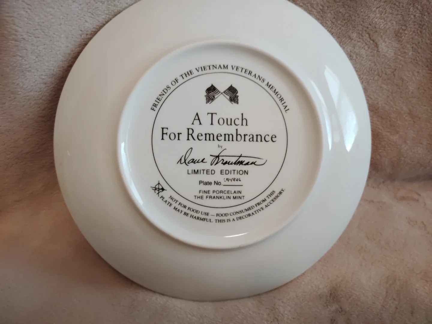 Franklin Mint "A Touch For Remembrance" Plate image indicator(2)