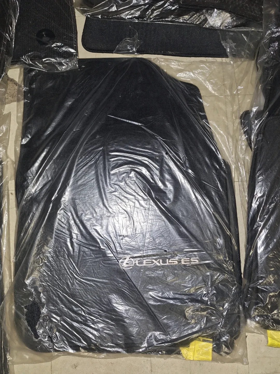 Lexus ES Black Floor Mats - New in Plastic!