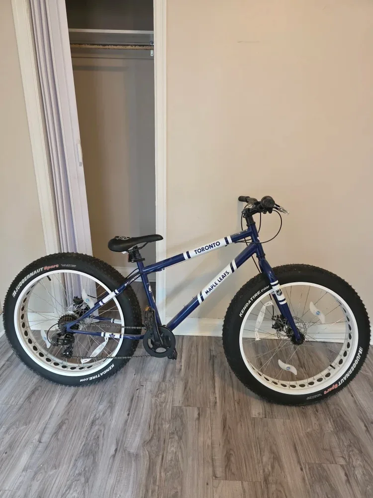 Schwinn Toronto Maple Leafs Fat Tire Bike image indicator(3)
