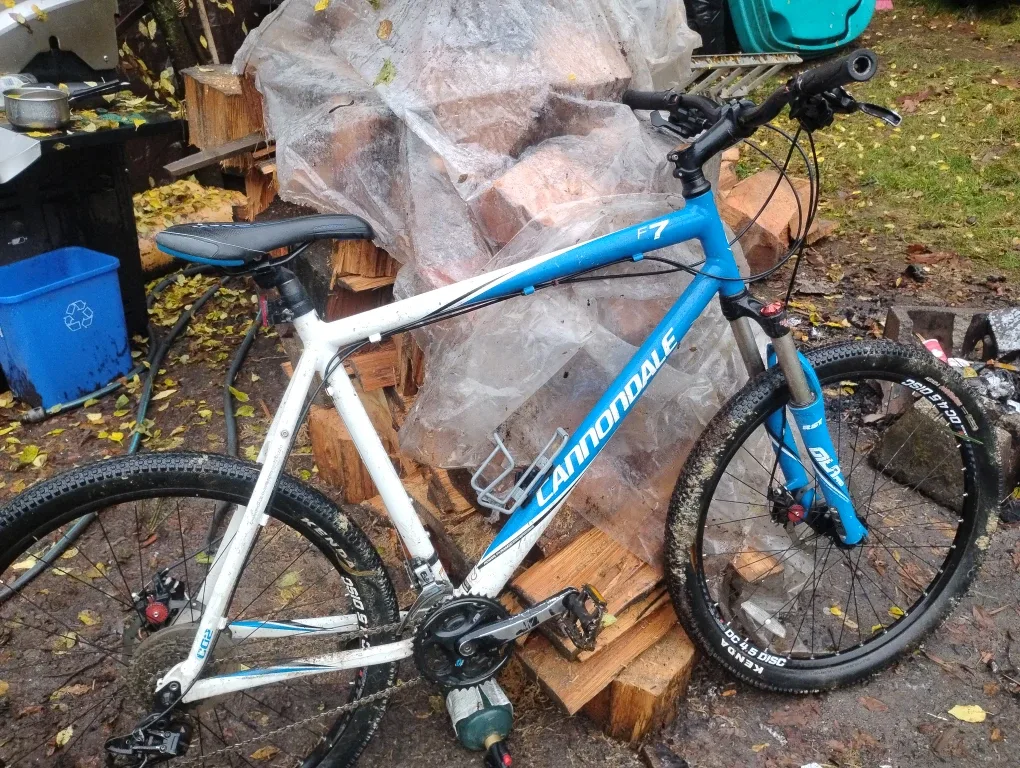 Cannondale F7 Mountain Bike - Blue & White