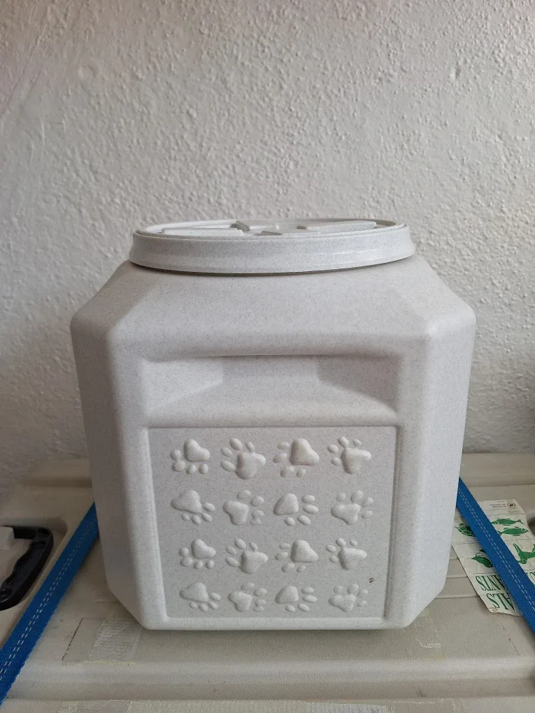 Gamma Seal Lid Pet Food Container image indicator(7)