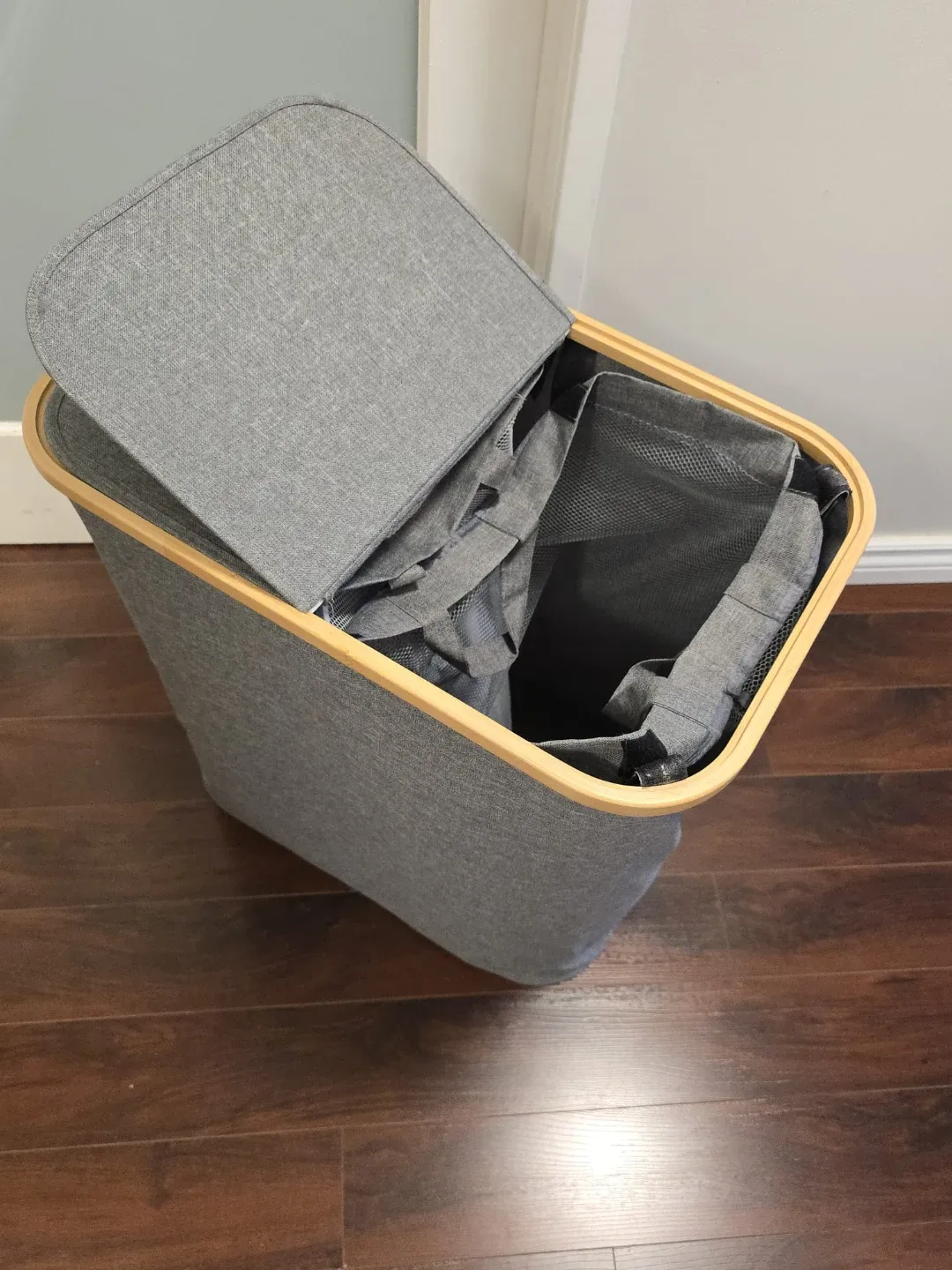 Grey Laundry Hamper with Lid image indicator(4)