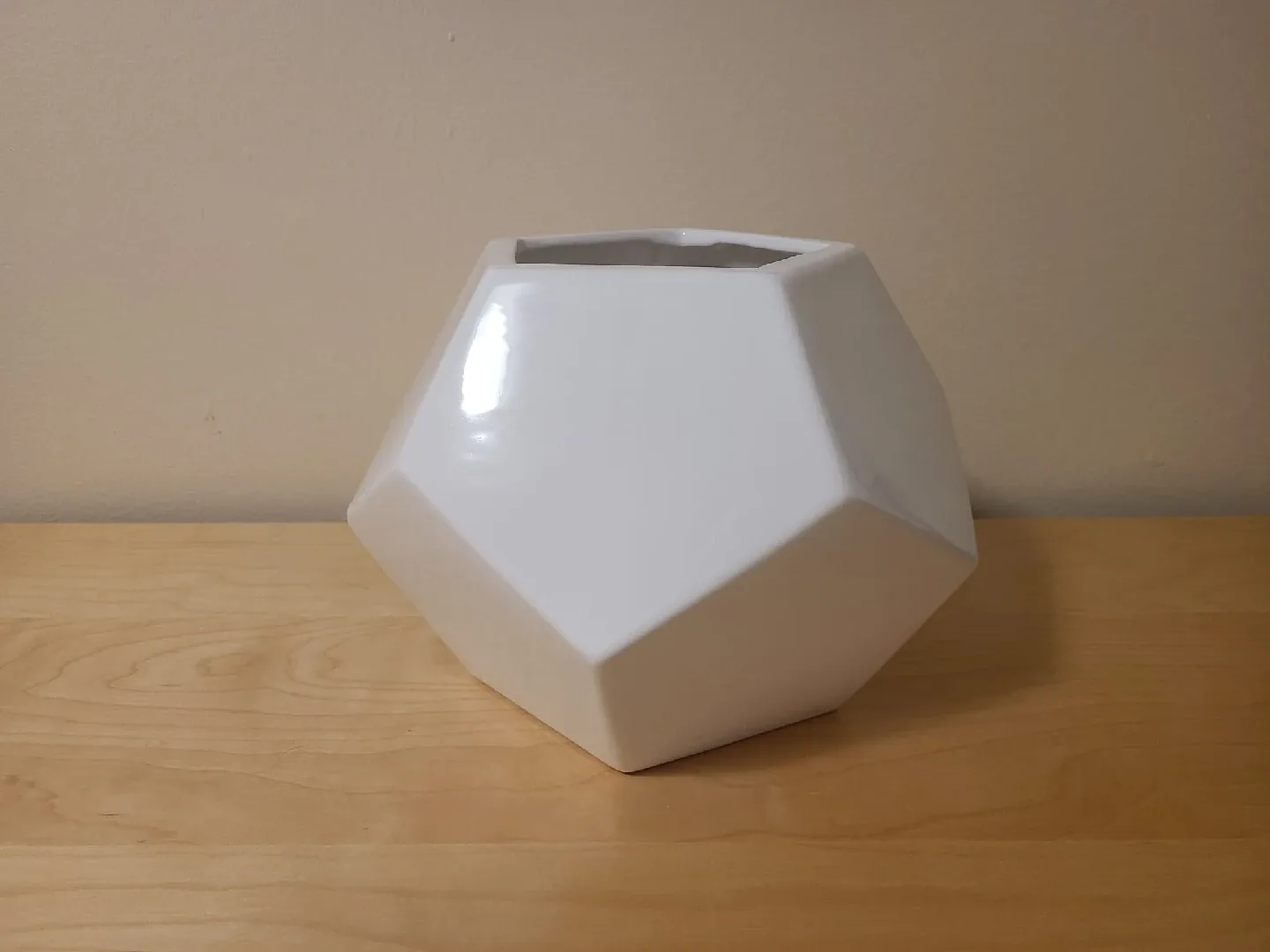 Off-White Faceted Ceramic Vase 🥕 thumbnail