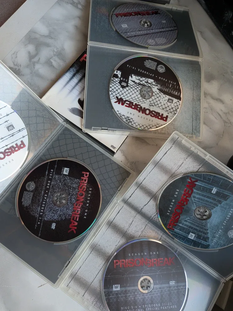 Prison Break: Season One DVD Set episodes image indicator(8)