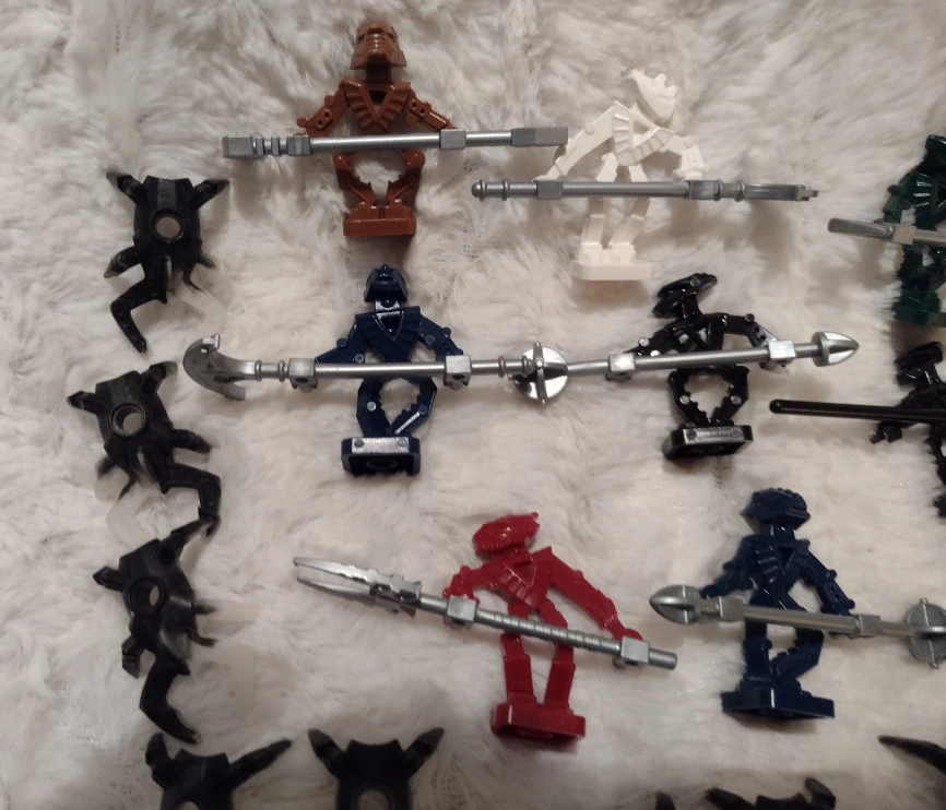 Lego Bionicle Minifigures 26 11 Figures Weapons & 15 Spiders? - photo 2