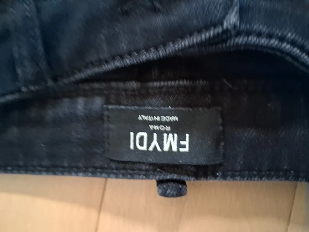 FMYDI Roma Black Zipper Accent Jeans image indicator(2)