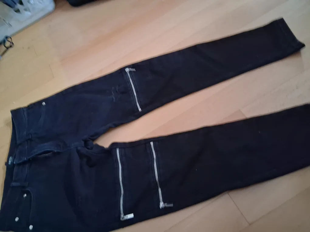 FMYDI Roma Black Zipper Accent Jeans image indicator(3)