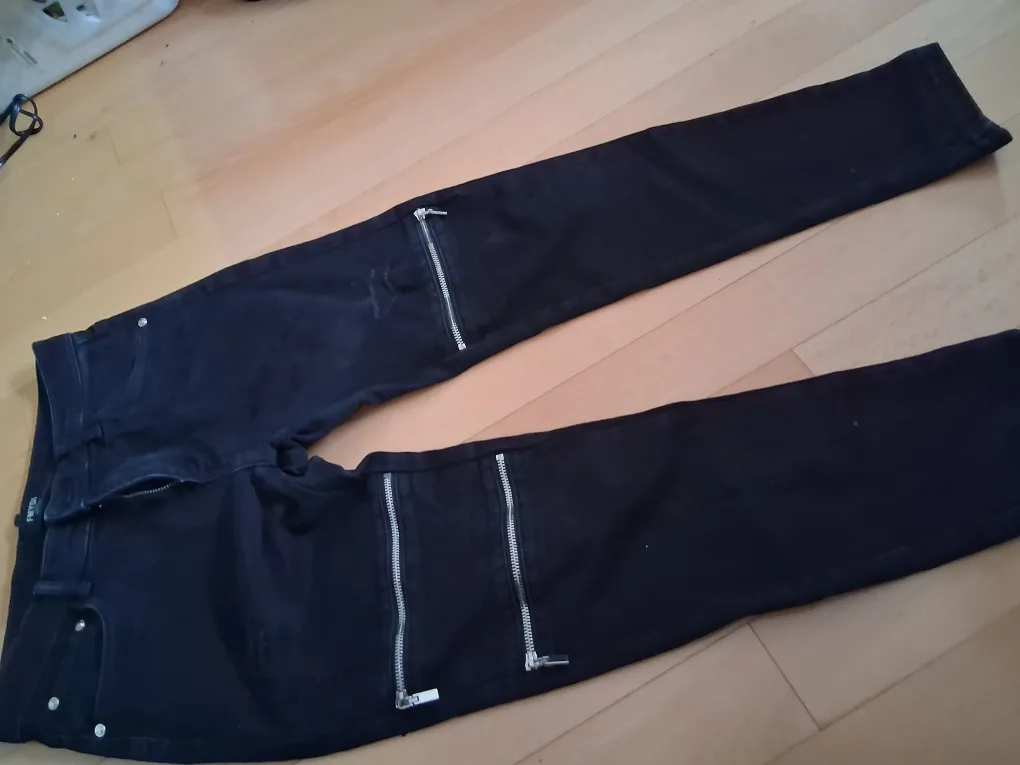 FMYDI Roma Black Zipper Accent Jeans image indicator(4)