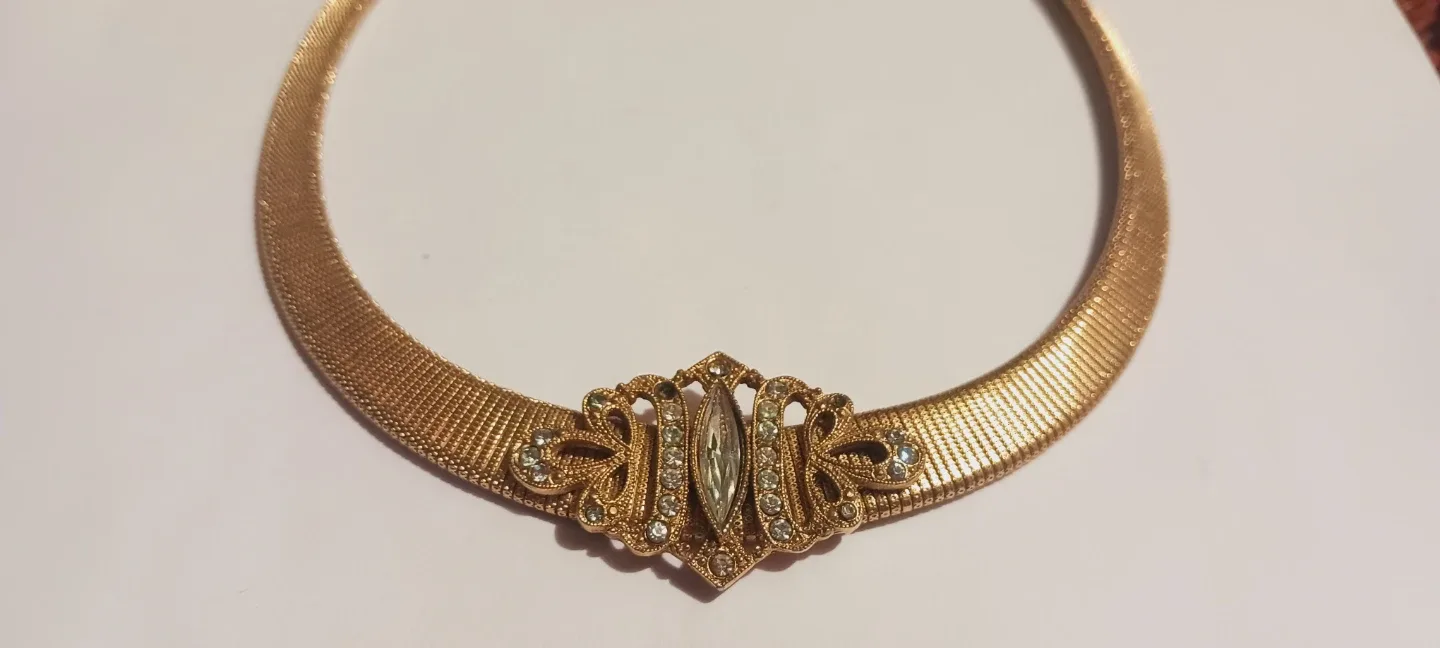 Beautiful Gold Tone Marquise Choker Necklace image indicator(4)