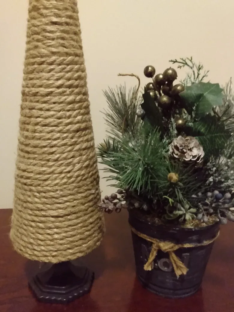 Christmas Decor: Rope Tree