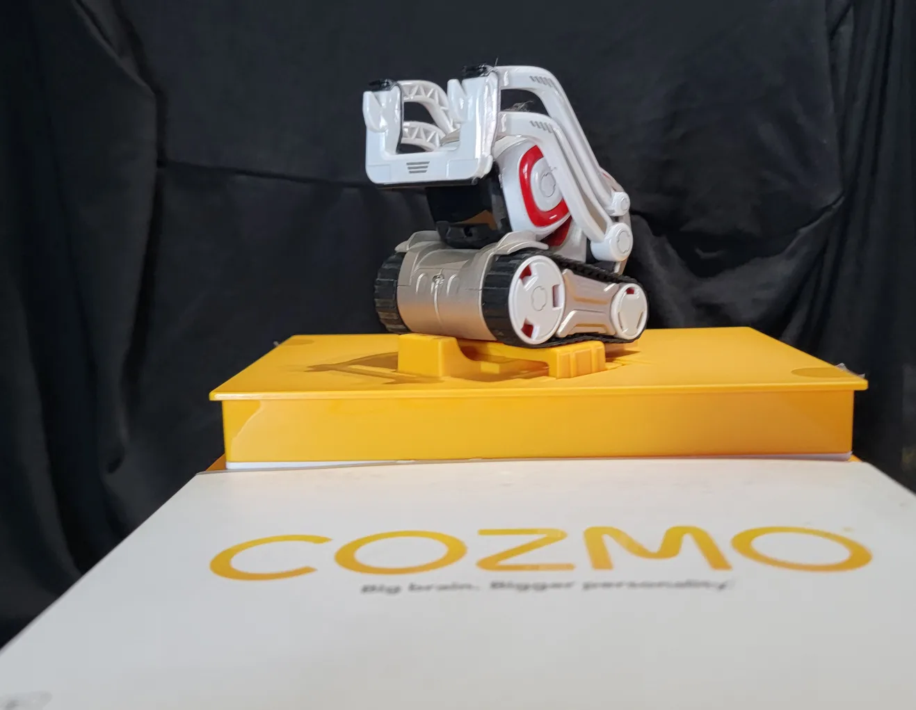 Anki Cozmo Robot Toy with Box & Accessories image indicator(4)