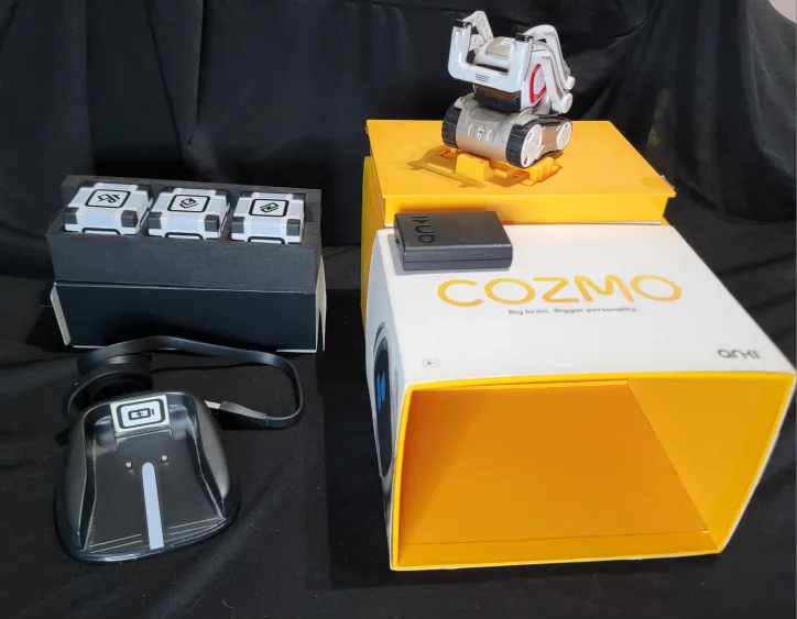 Anki Cozmo Robot Toy with Box & Accessories image indicator(5)