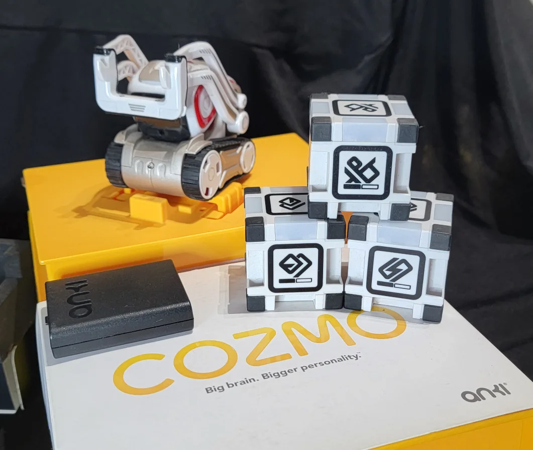 Anki Cozmo Robot Toy with Box & Accessories image indicator(7)