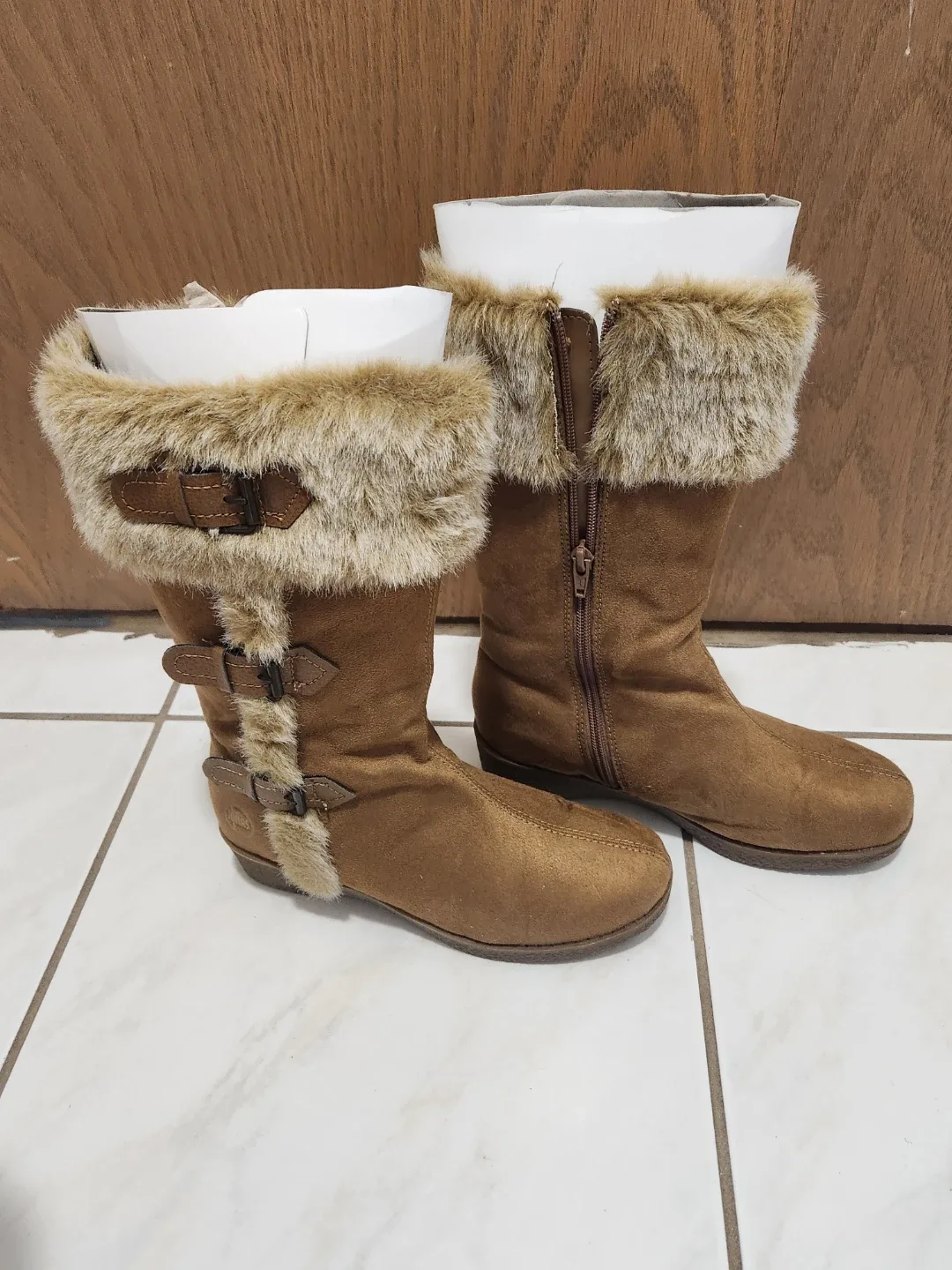 Boots Size 4 Brown with Faux Fur image indicator(3)
