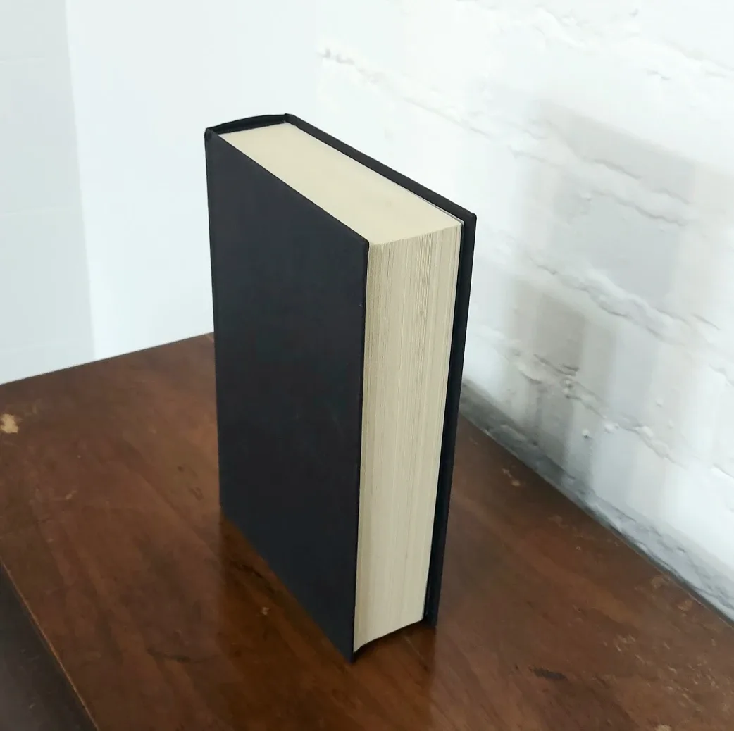 Iron Flame hardcover book by Rebecca Yarros image indicator(3)