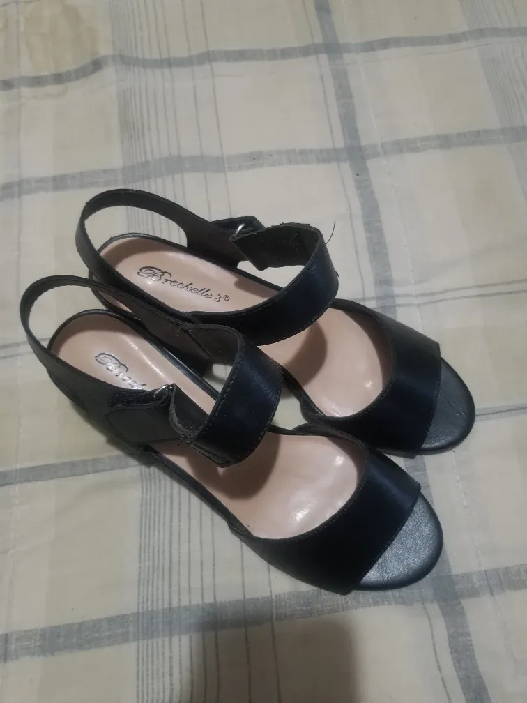 Breckelle's Black Heeled Sandals, Size 10 image indicator(3)