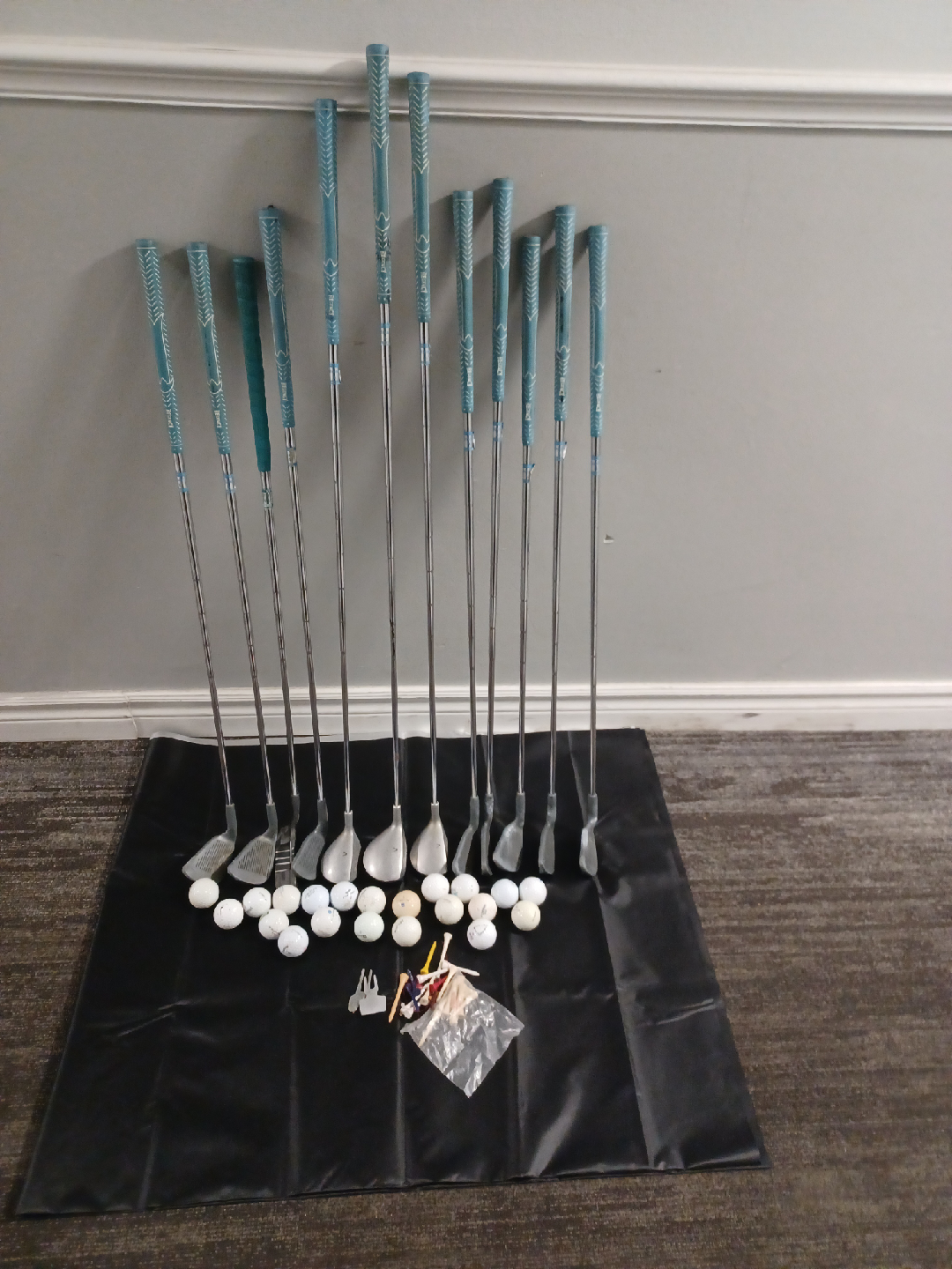 Set of Golf Clubs with Balls & Tees