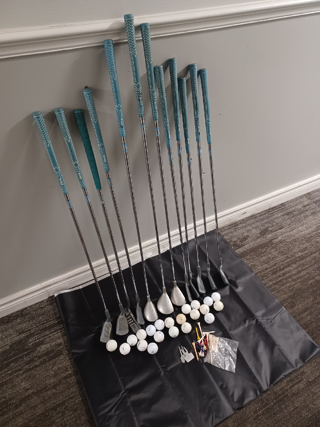 Set of Golf Clubs with Balls & Tees - photo 4