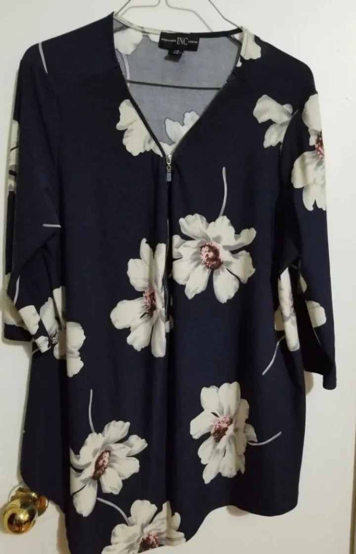 INC International Concepts Floral Top - Size L/G image indicator(2)