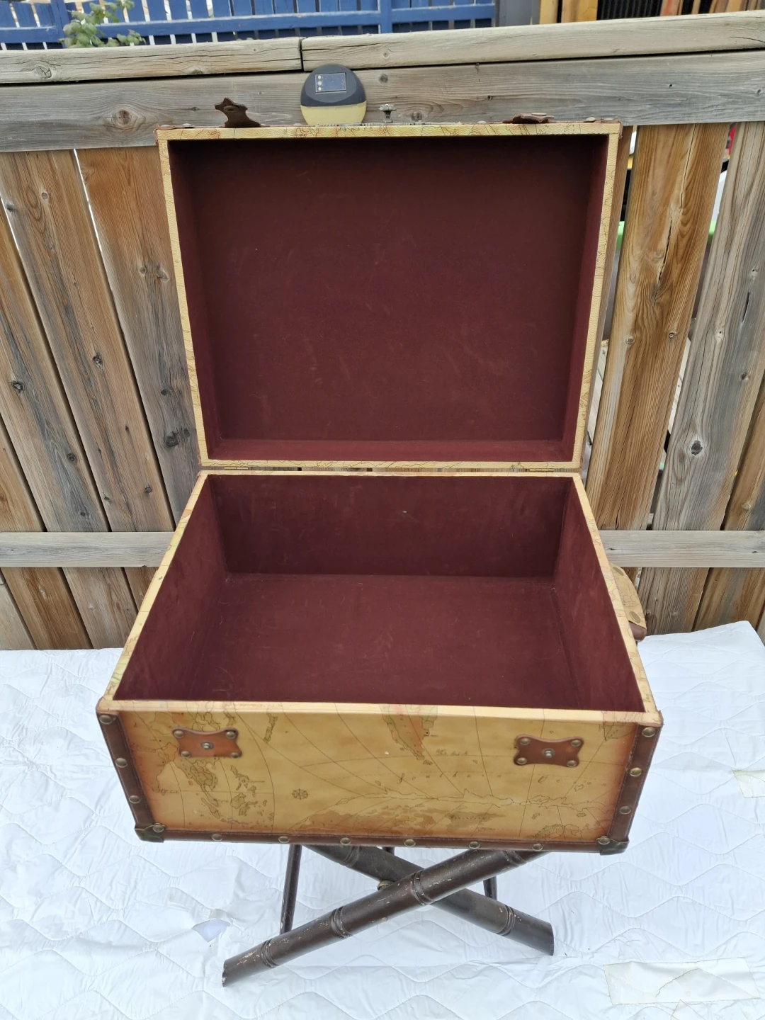 World Map Storage Trunk with Stand - photo 2