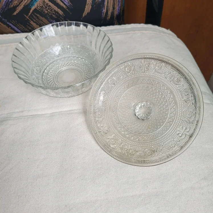 Vintage Glass Candy Dish with Lid image indicator(2)