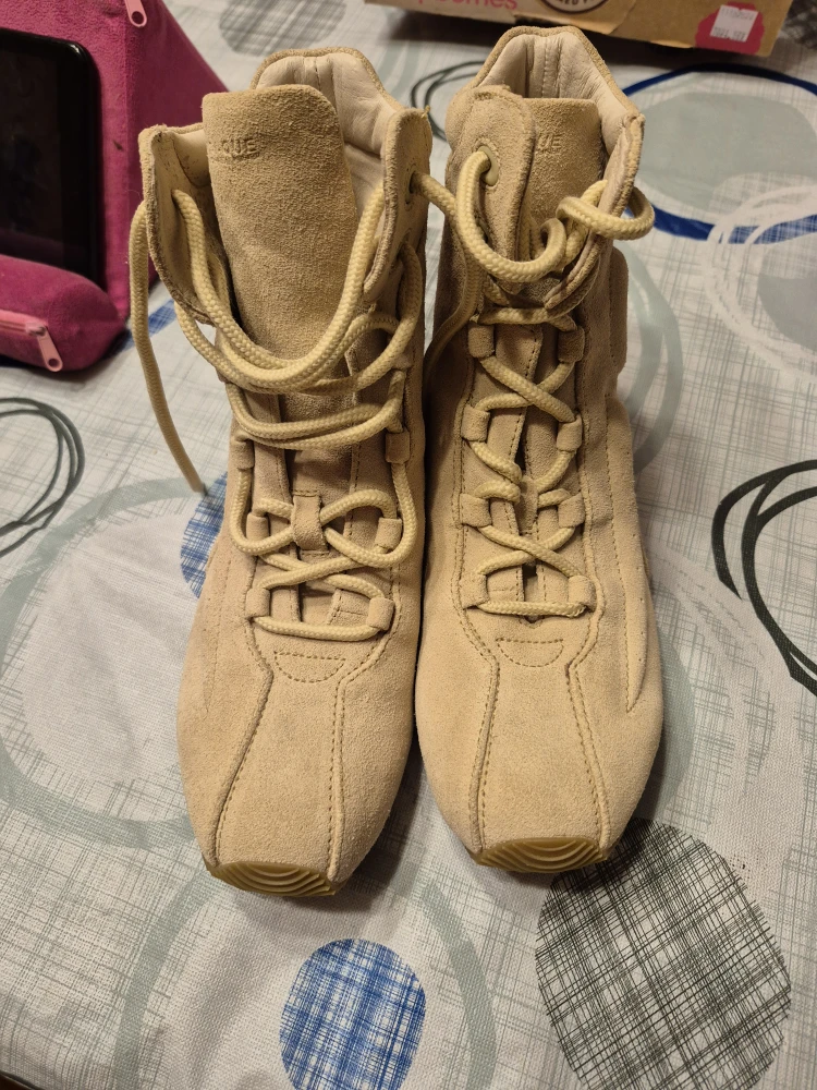 . Women's Boots Size 6