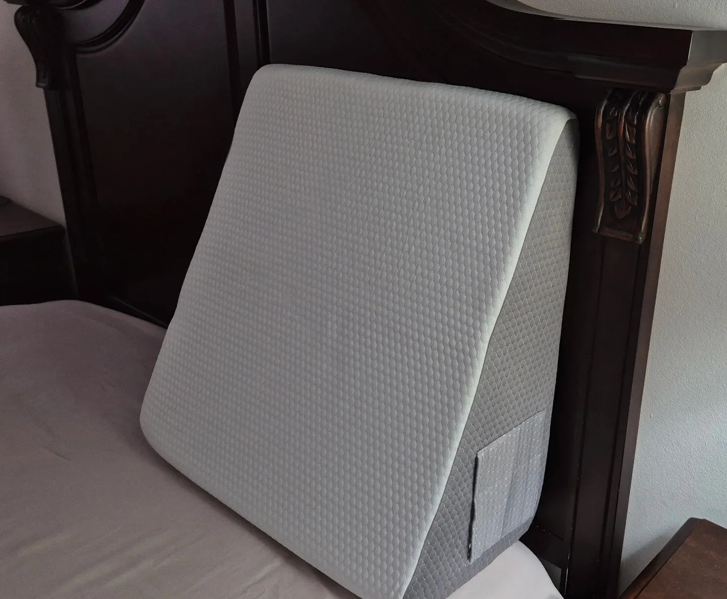 Bedluxe Wedge Pillow - 12 inch image indicator(3)