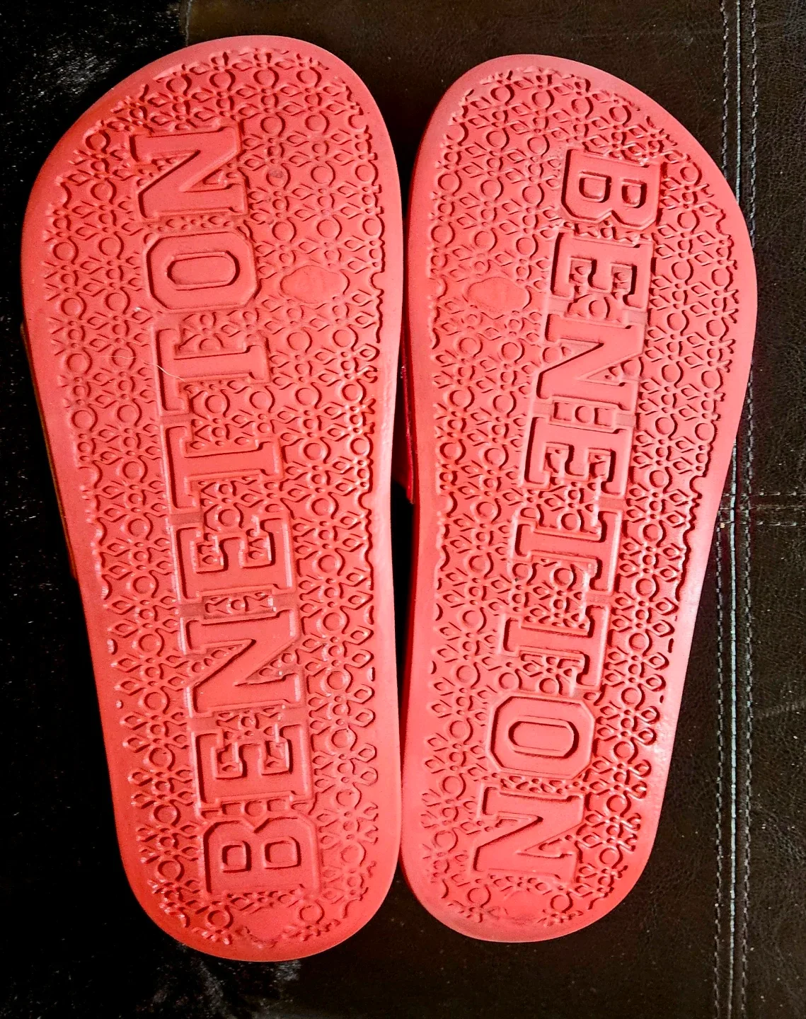 Benetton Red Slides - Size 9 🥕 image indicator(3)
