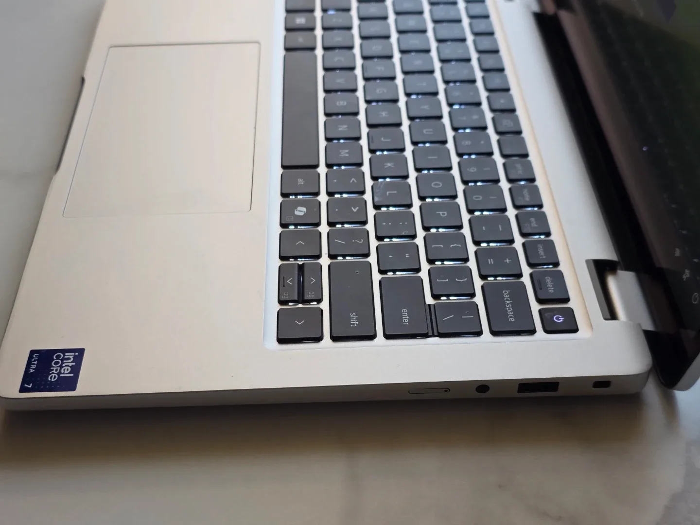 Dell Pro 13 Plus 2in1 - Core Ultra 7 255U - 512Gb SSD - 32Gb image indicator(6)