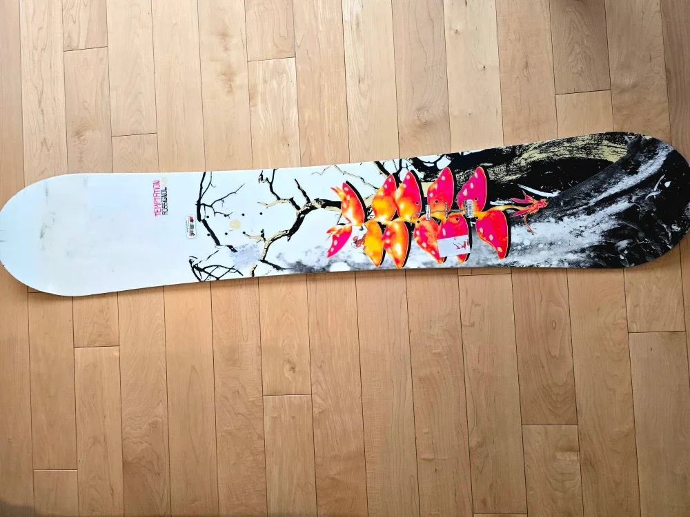 Cracked. Snowboard Rossignol 148cm