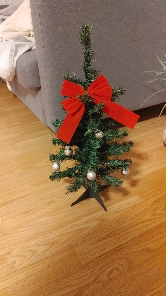 Christmas Tree with Red Bow New image indicator(5)