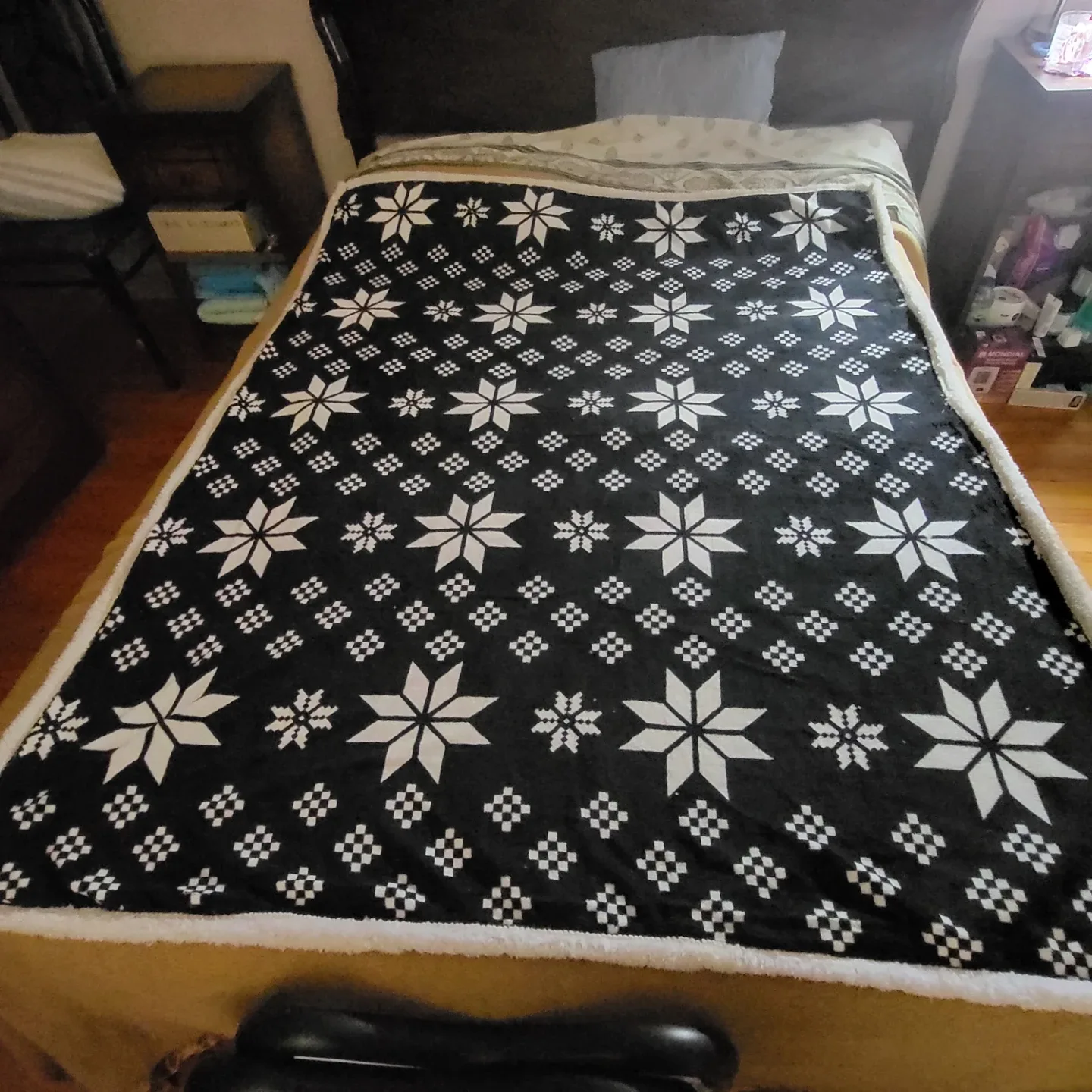 Avon Black & White Snowflake Blanket