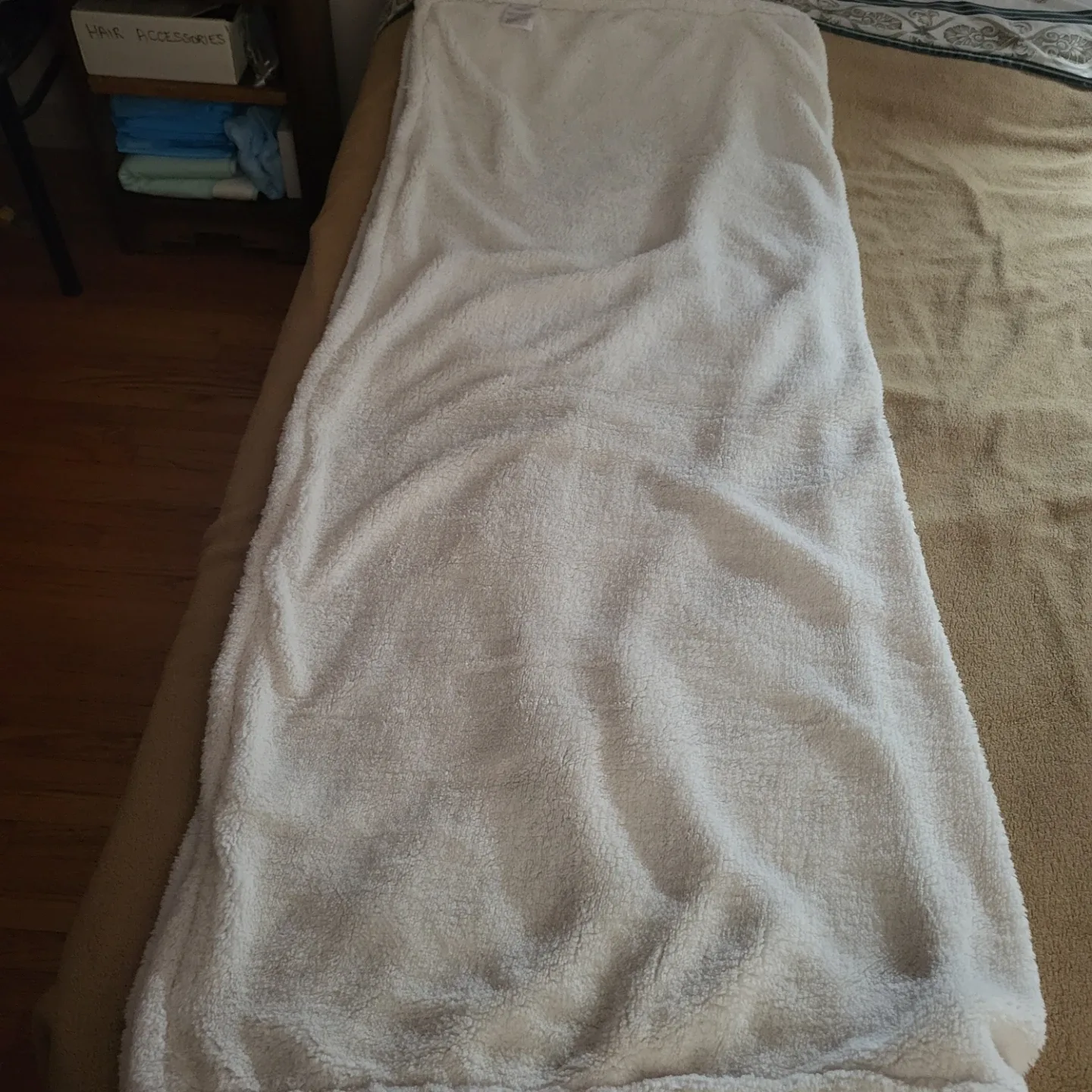 Avon Black & White Snowflake Blanket image indicator(2)