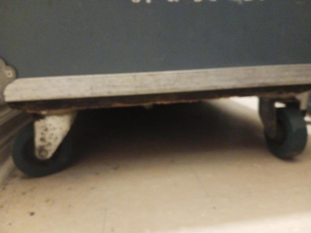 Road Case can store 2 -12 pa speakers - photo 5