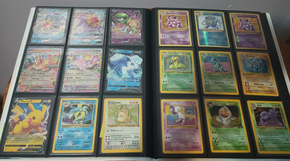 Pokémon Trading Cards Binder